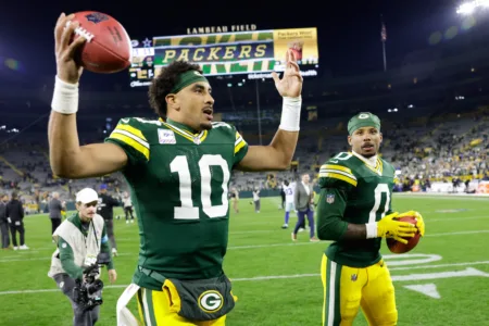 Despite drops, Packers dominate Cowboys